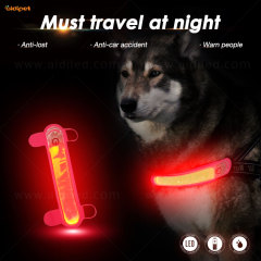 Accessoires de collier de laisse pour animaux de compagnie, couverture de lumière de collier de chien à LED utiles, trucs clignotants pour protéger la lumière de sécurité du chien dans l'obscurité