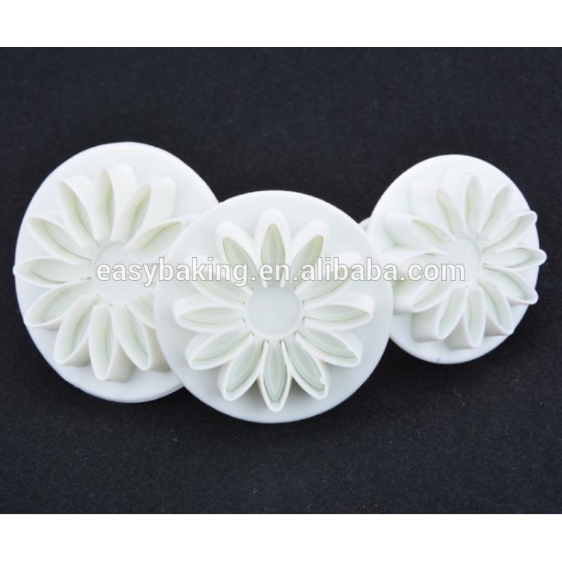 Customizable safe and non-toxic plastic flower plunger cutter set
