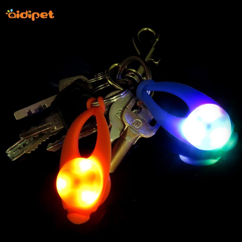 Pet Accessories Clip on Pendant Waterproof Led Dog Pendant Light Safety Silicone Pet Pendant  Tag