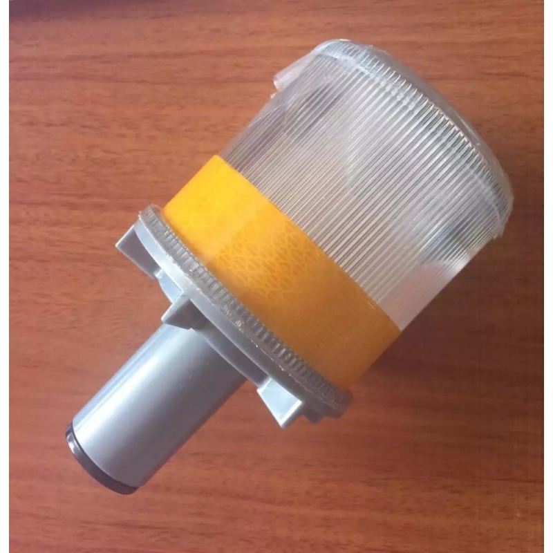 Amber safety cones strobe aircraft solar warning light