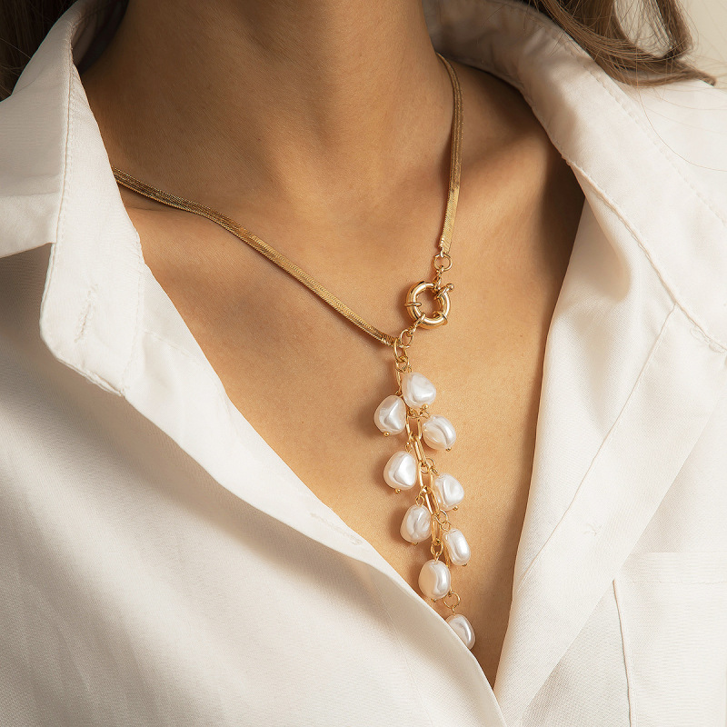 New Fashion Baroque Court Style Imitation Pearl Tassel Jewelry Retro Geometry Flat Snake Bone Necklace