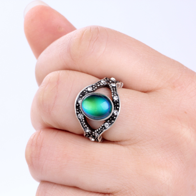 2021 Trendy custom vintage big gemstone crystal stone jewelry color change magic mood rings for men and women