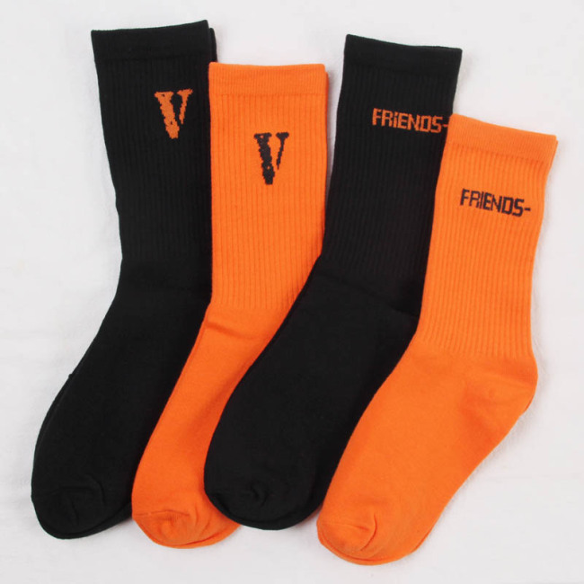 Designer casual jacquard knitted letter wholesale crew cotton  brands socks funny sports custom socks