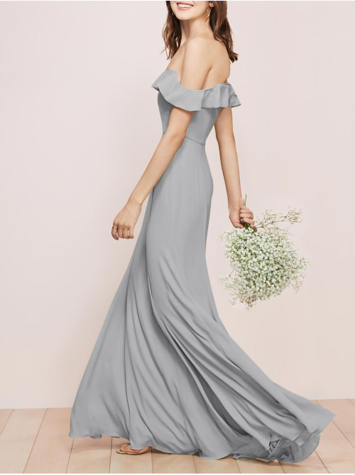 Серое облегающее шифоновое платье с открытыми плечами и оборками для подружек невесты