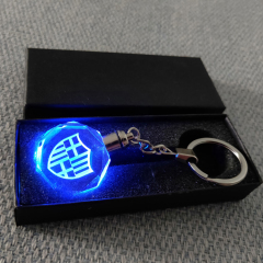 Garantie de crédit Personnalisé 3D Laser Gravure Logo de l'équipe de Football LED Lumière Cristal Porte-clés En Verre pour Cadeau Souvenir
