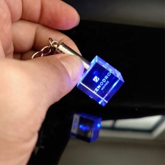 Fantaisie carré conception spéciale 3d gravure laser cristal porte-clés cube personnalisé