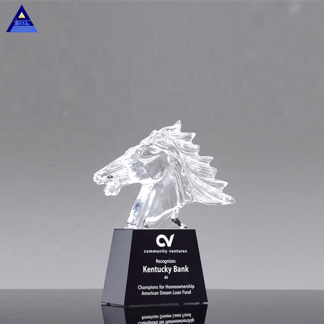 Casting Mustang Liuli Crystal Horse Head Trophy for VIP Business Cooperation Awards