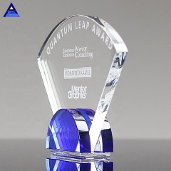 Trophée en verre de cristal de logo personnalisé de cobalt vide transparent de haute qualité en gros