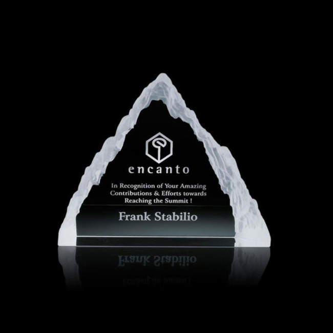 China Wholesale High Quality Engraved Crystal Triangle Mountain Trophy Award For Customized Business Gifts