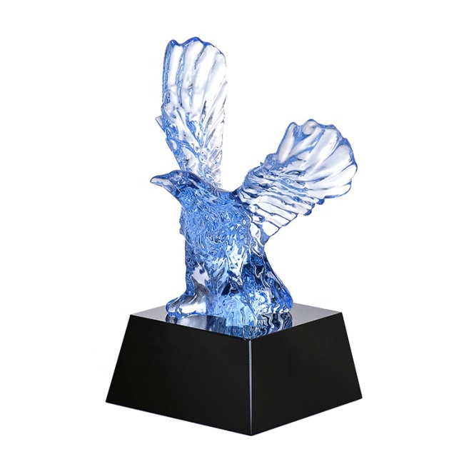 China Wholesale Most Popular Custom Blue Crystal Eagle Award Trophy Color Glass Crystal Gift With Base
