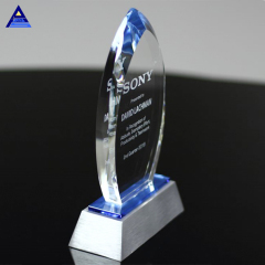 Trophée de cristal de mode gravé par K9 de conception de ventes chaudes pour des cadeaux de souvenir