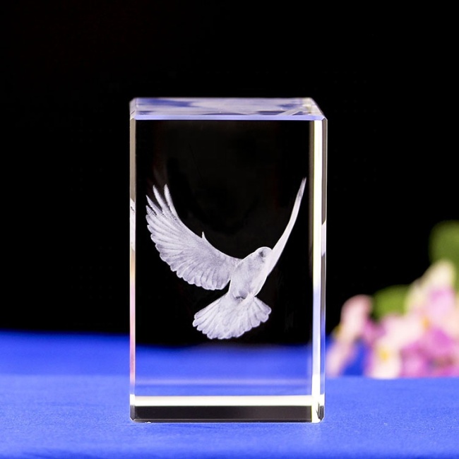 Newest and fashion 3d laser crystal gifts of peace birds item