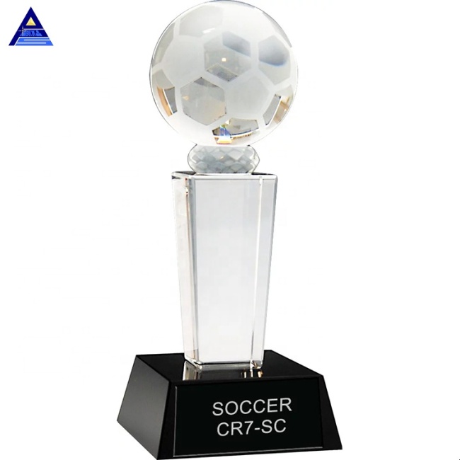 2020 High quality Custom Design Logo Engraving Crystal Glass Soccer Trophy