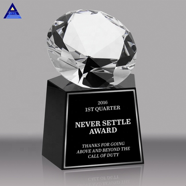 Pujiang Custom Engraved K9 Glass Crystal Crafts Diamond Award Trophy With Black Base